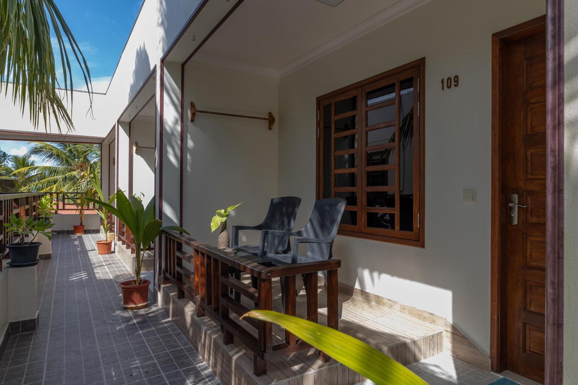 Kamadhoo Inn Exterior photo